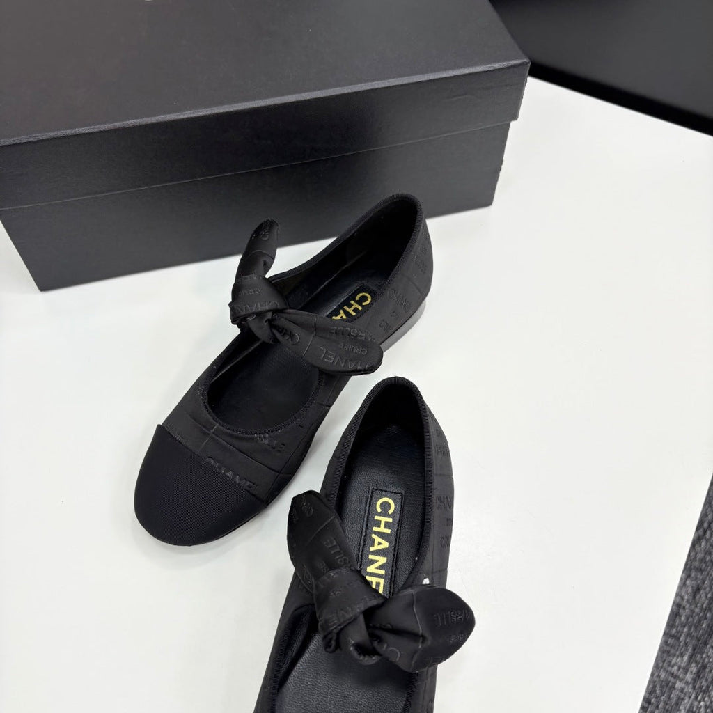 CHANEL BALLET FLATS 25S IN BLACK FABRIC WITH BOW