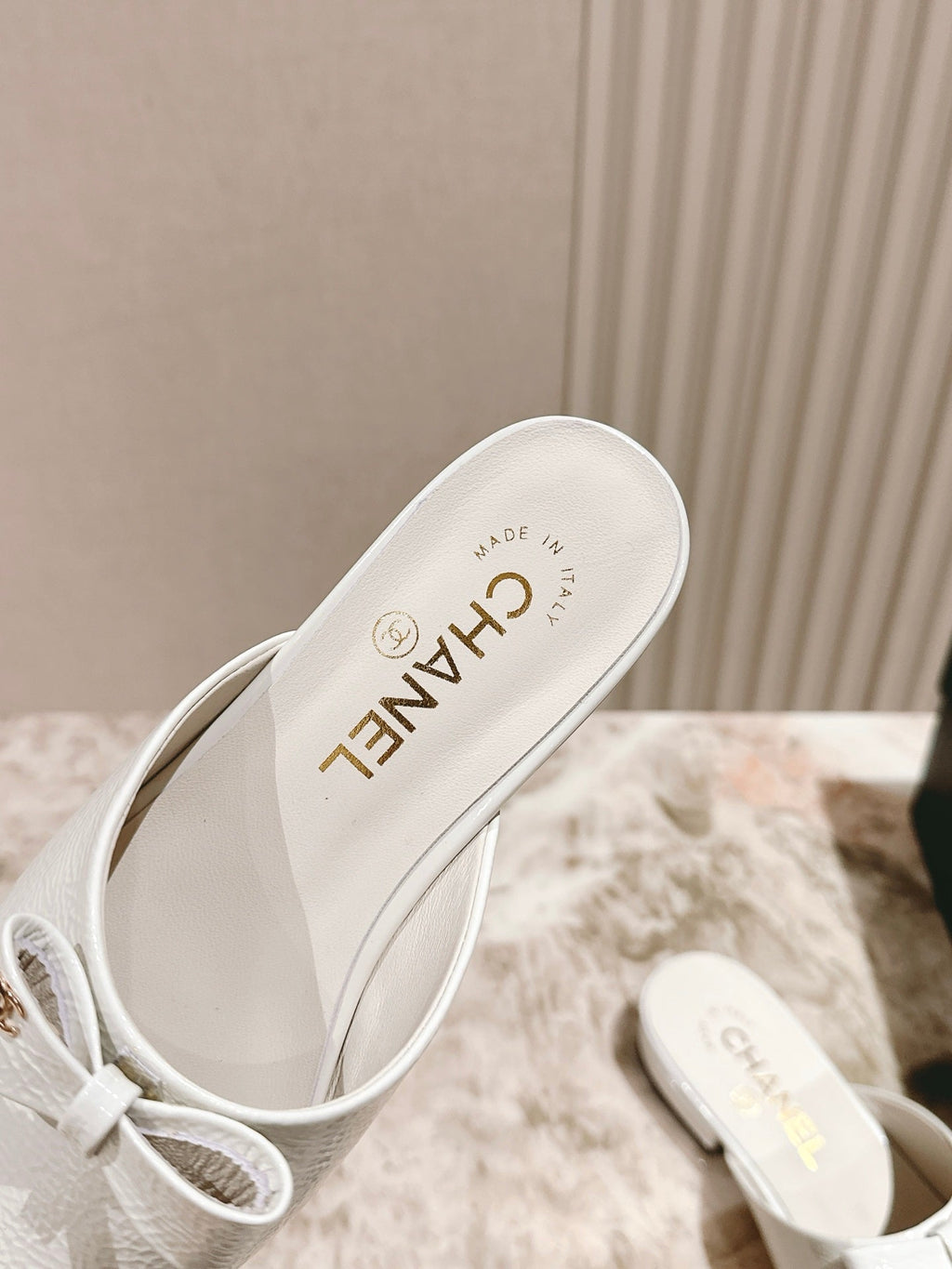 CHANEL FLAT MULES 25S IN WHITE PATENT LEATHER