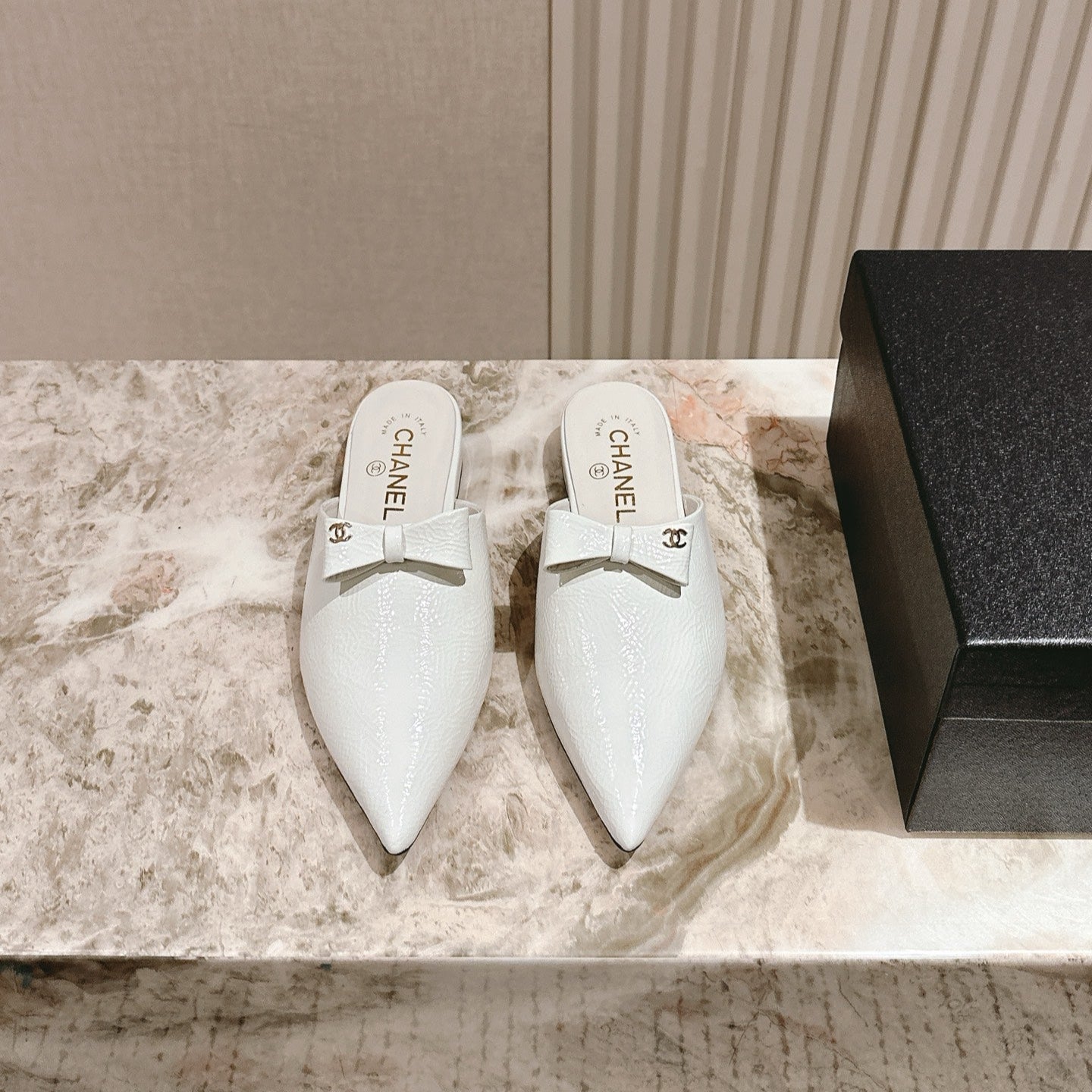 CHANEL FLAT MULES 25S IN WHITE PATENT LEATHER