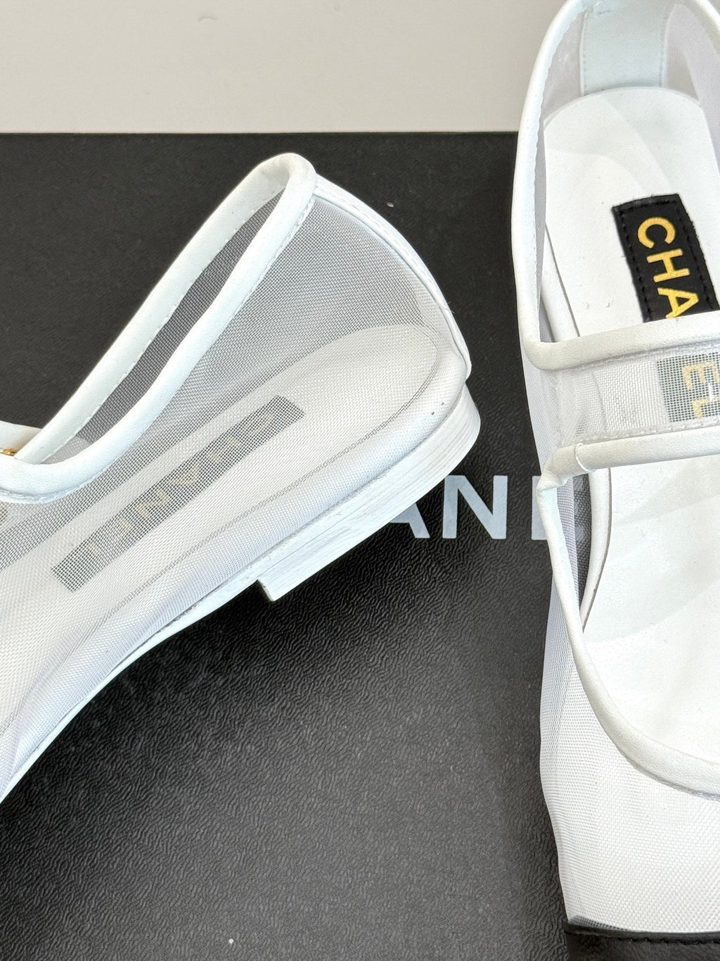 CHANEL FLAT SHOES IN WHITE MESH AND BLACK LAMBSKIN