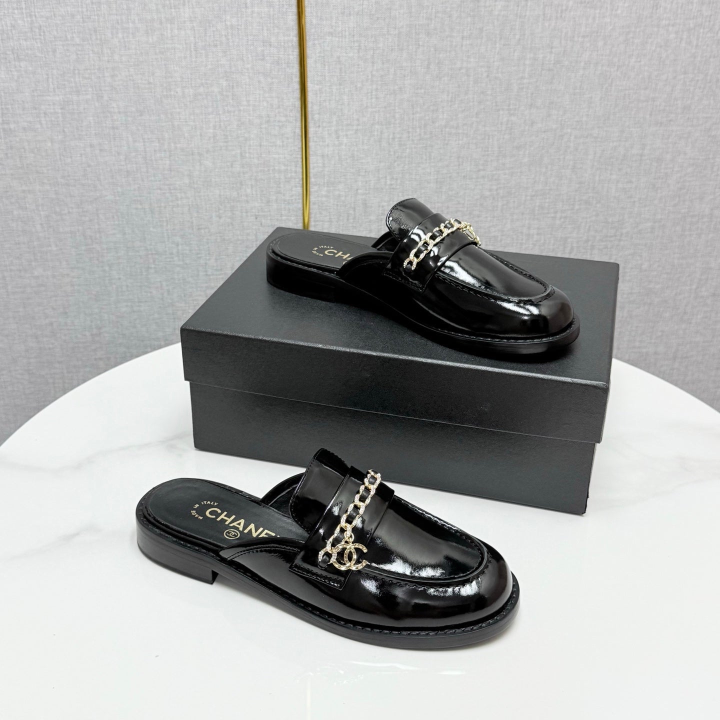 CHANEL FLAT MULE 25S IN BLACK CALFSKIN STYLE 4