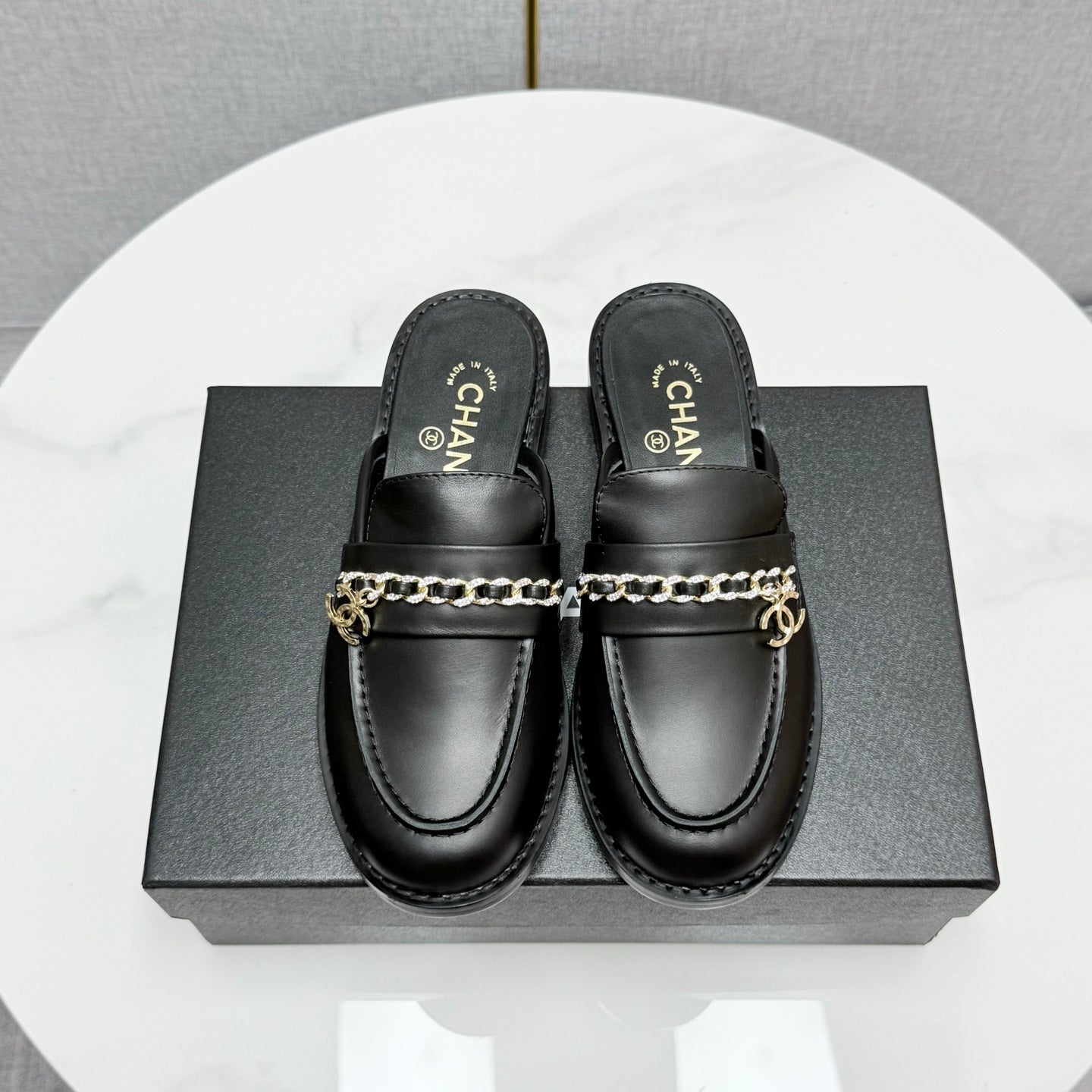 CHANEL FLAT MULE 25S IN BLACK CALFSKIN STYLE 2