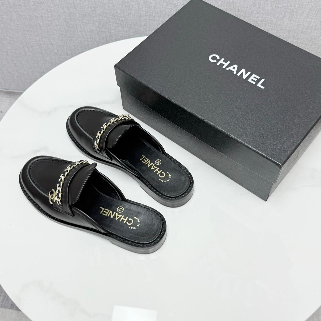 CHANEL FLAT MULE 25S IN BLACK CALFSKIN STYLE 2