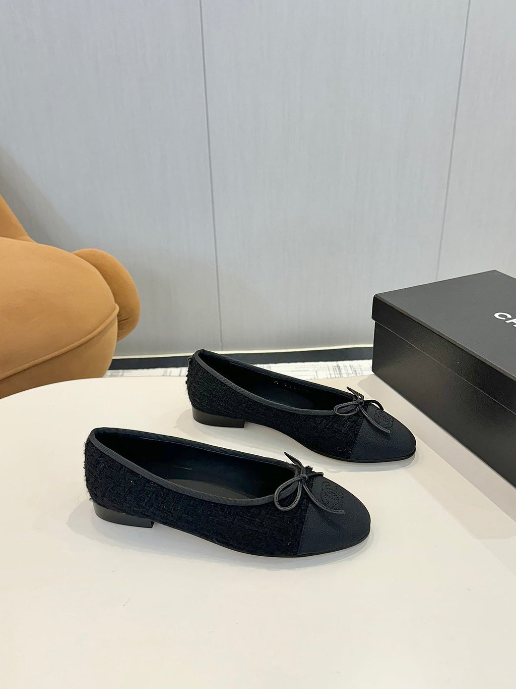 CHANEL BALLET FLATS IN BLACK TWEED AND FABRIC