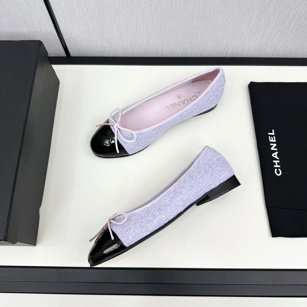 CHANEL BALLET FLATS IN POWDER BLUE TWEED AND BLACK CALFSKIN